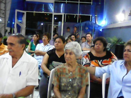 NUESTROS AMIGOS EN MISA