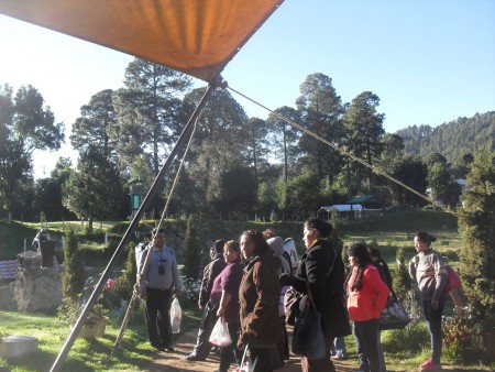 LLEGANDO DEL PUEBLO DE RIO FRIO A LA CASA HOGAR , LOS MAS VALIENTES LLEGARON CAMINANDO