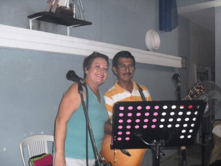 DORIS Y JULIO EL CORO DE LA IGLESIA